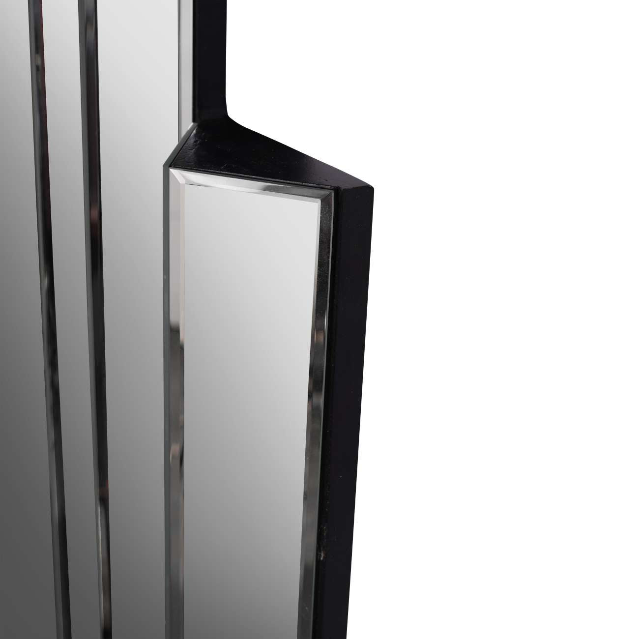 Crystalline Embossed Edges Round Wall Mirror